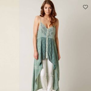 Gimmicks by BKE High-Low Hem Tank Size Small